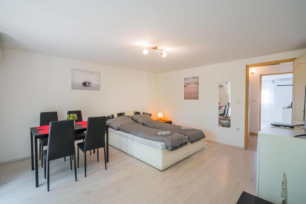 Zigzag Apartman Siofok Exterior photo